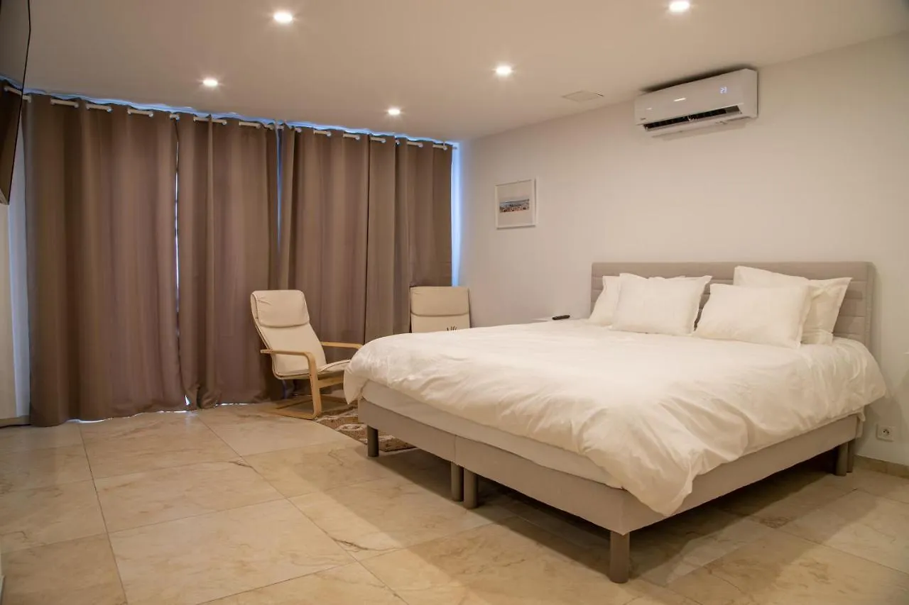 Lovenest Marseille Bed & Breakfast