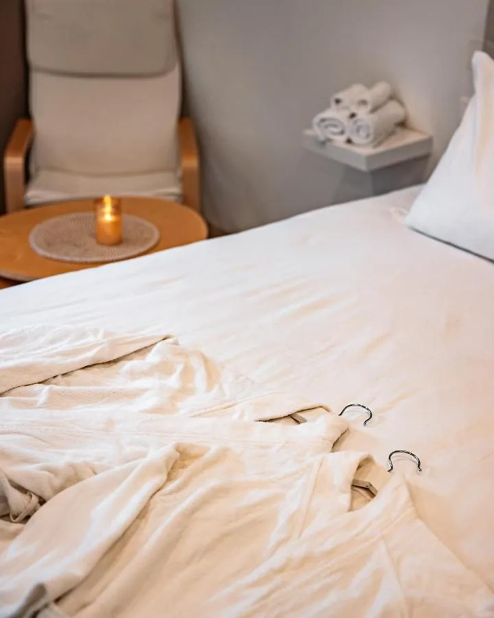 Couette-café LoveNest Marseille