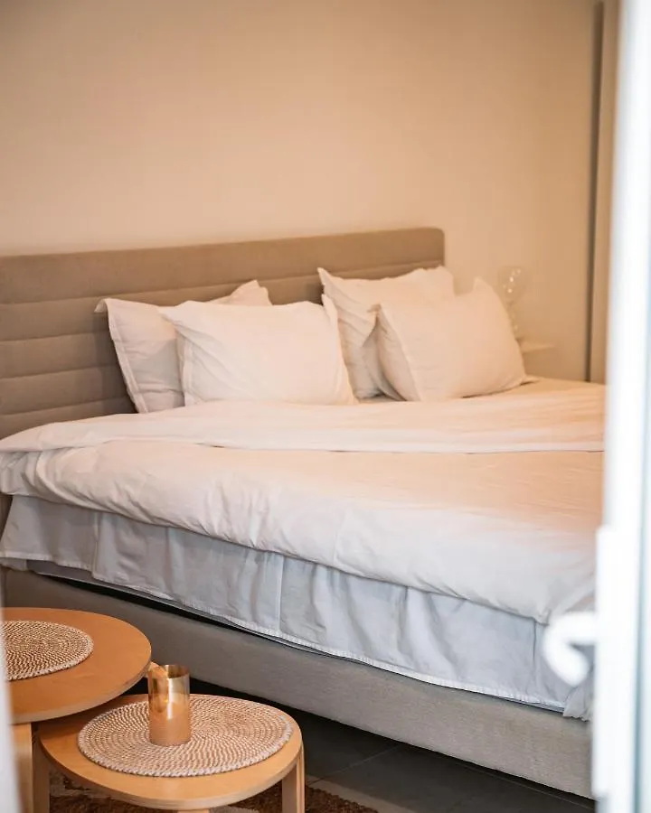 LoveNest Marseille Couette-café